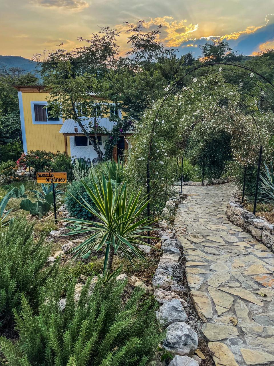 cabaña,jalpandeserra,pueblomagico,casitabugambilia,petfriendly,fogata,terraza,naturaleza,hospedaje,sierragorda 